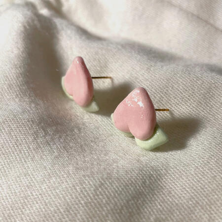 peach studs - $5.00
